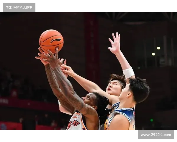 欧洲篮球哲学解析:如何通过团队协作突破中国男篮防线的战术思维 欧洲篮球哲学解析:如何通过团队协作突破中国男篮防线的战术思维